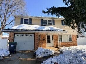 Building Photo - 20 Martell Rd