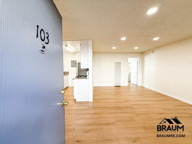 Building Photo - 6612 Sylmar Ave