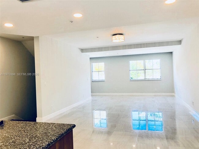 Foto del edificio - 621 NE 8th Ave