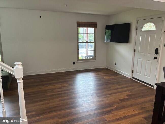 Building Photo - 20 Woodvale Dr