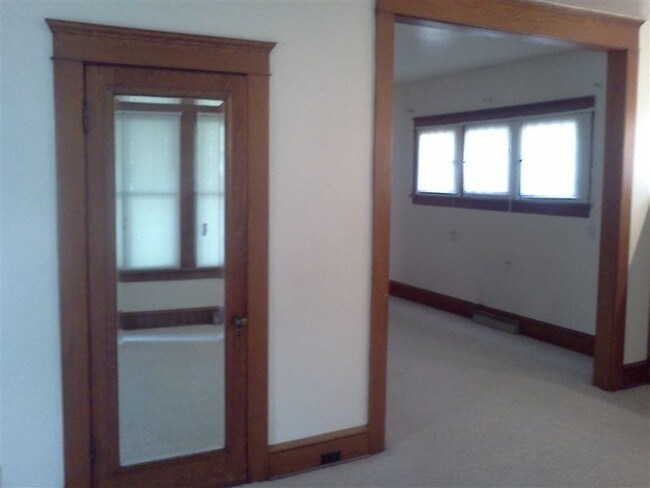 Building Photo - 206 N Thompson St