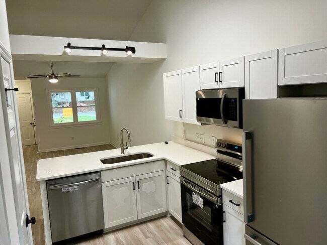 Foto del edificio - 307 W McNeely Ave