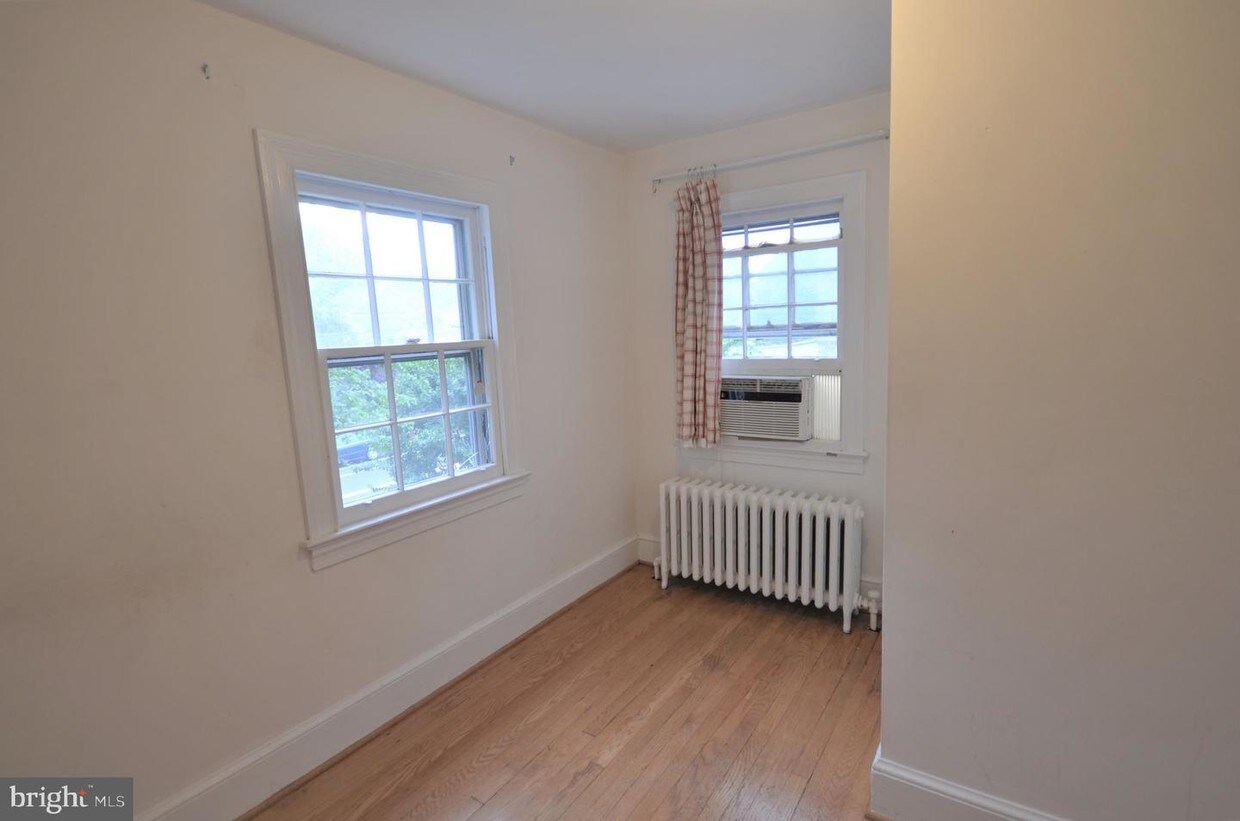 Primary Photo - 1739 N Quincy St