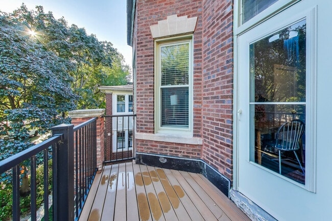 Building Photo - 1506 W Thome Ave