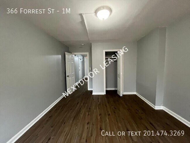 Foto del edificio - 366 Forrest St
