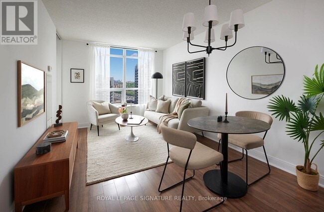 Photo du bâtiment - 105 Harrison Garden Blvd