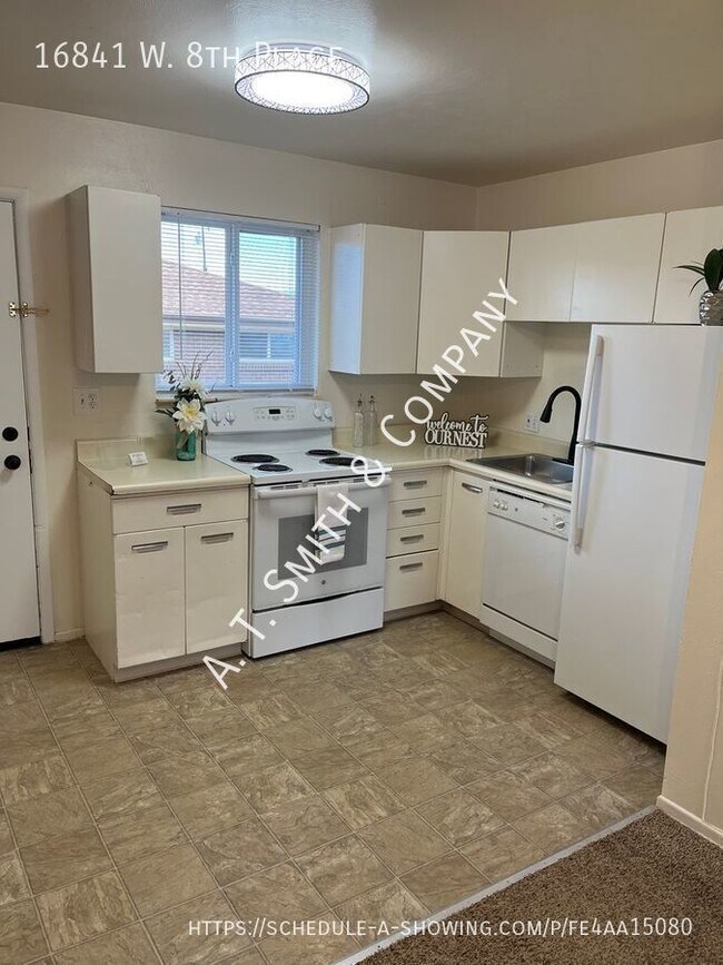 Foto del edificio - Pet Friendly  2 bed 1 bath with Washer/Dry...
