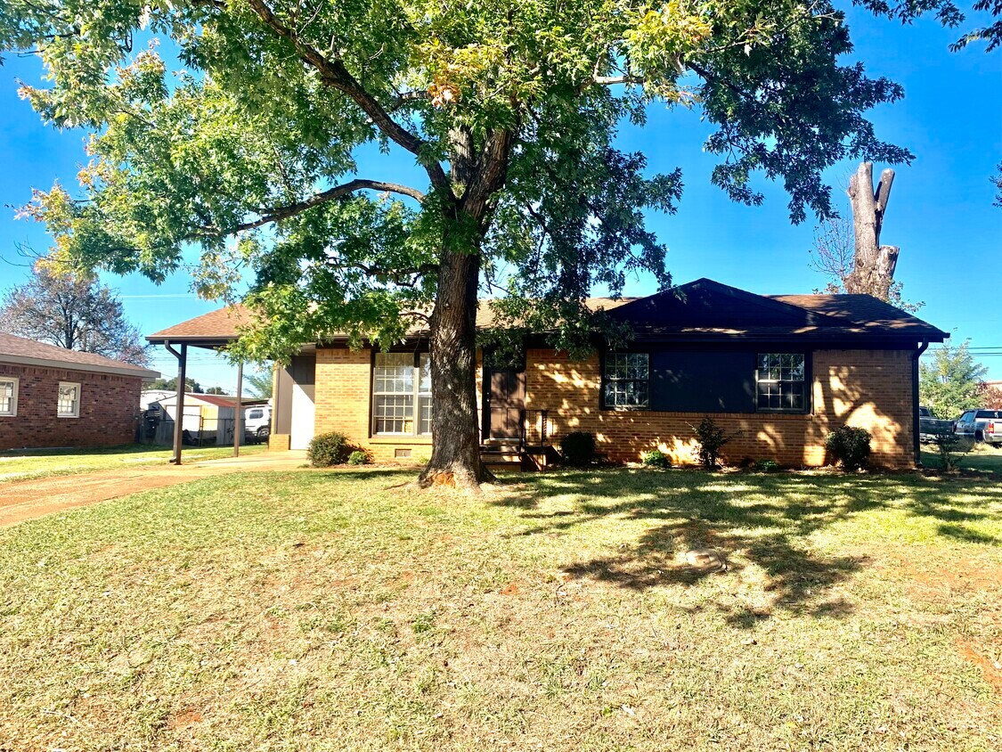 Primary Photo - 1007 Highland Ave