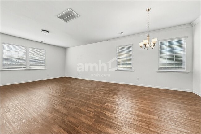 Building Photo - 518 Bush Dr