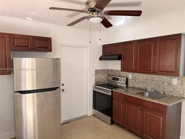 Foto del edificio - 313 NE 57th St