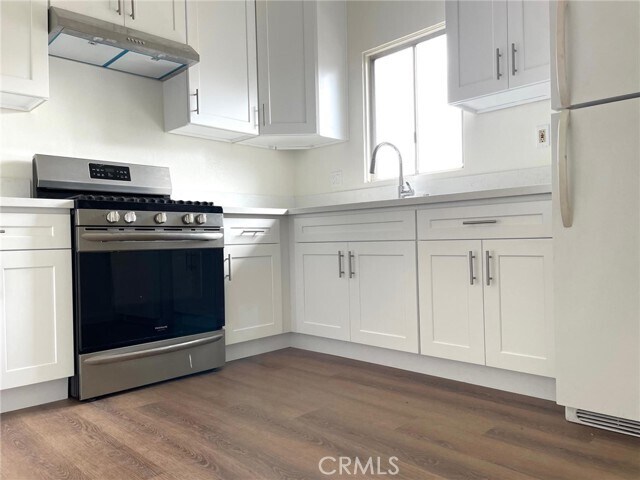 Primary Photo - 578 W 21st St