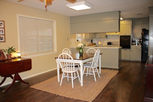 Foto del edificio - 5290 Cherrywood Drive