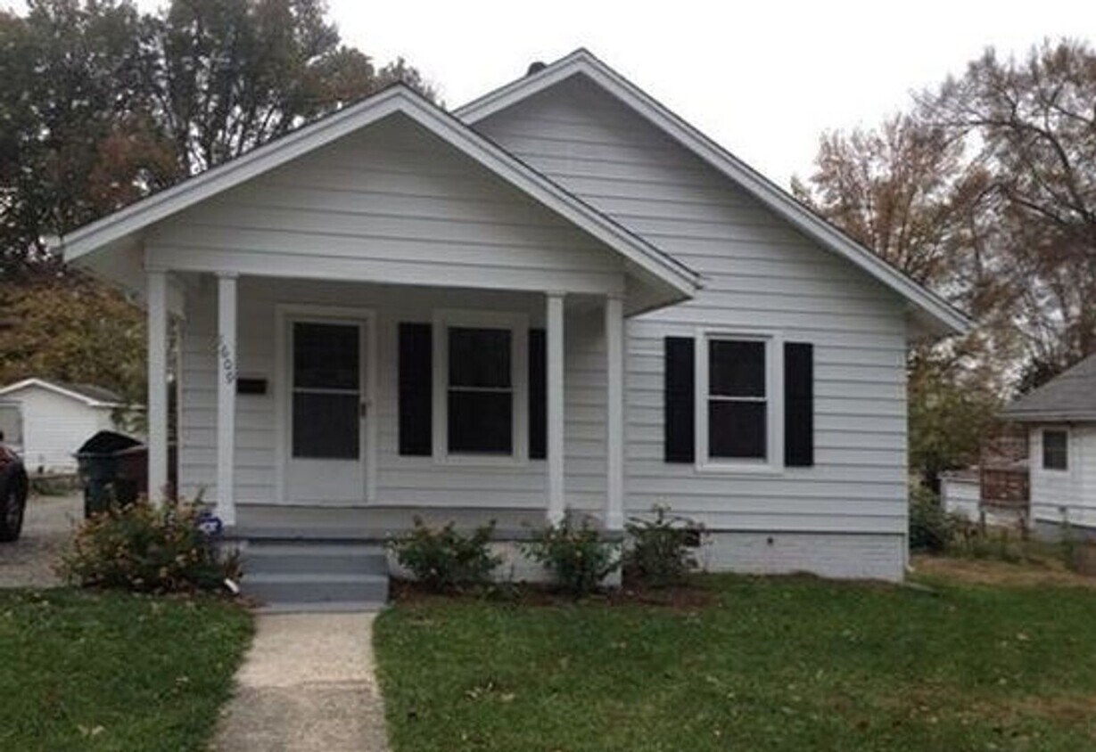 Primary Photo - 3 Bedroom 1 Bath Ready to move in!