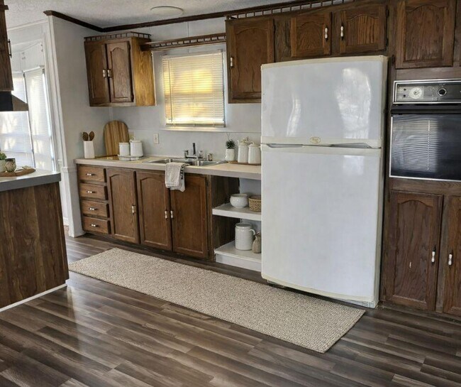 Building Photo - 11240 N Northwood Dr