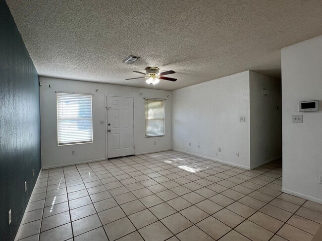 Building Photo - Pet Friendly!!! 3 Bedroom/ 2 Bathroom, Wat...