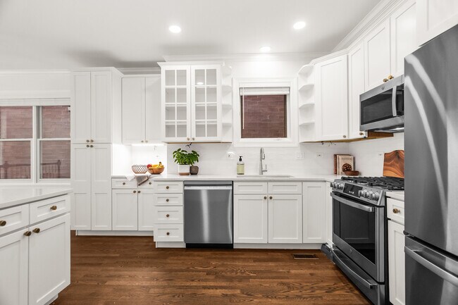 Foto del edificio - 3928 N Greenview Ave
