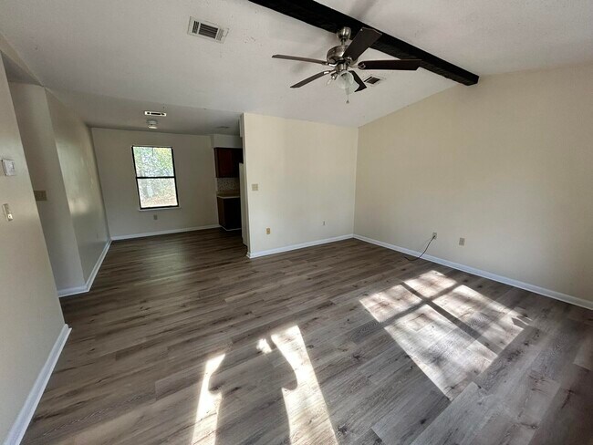 Building Photo - 216 Edgewood Pl