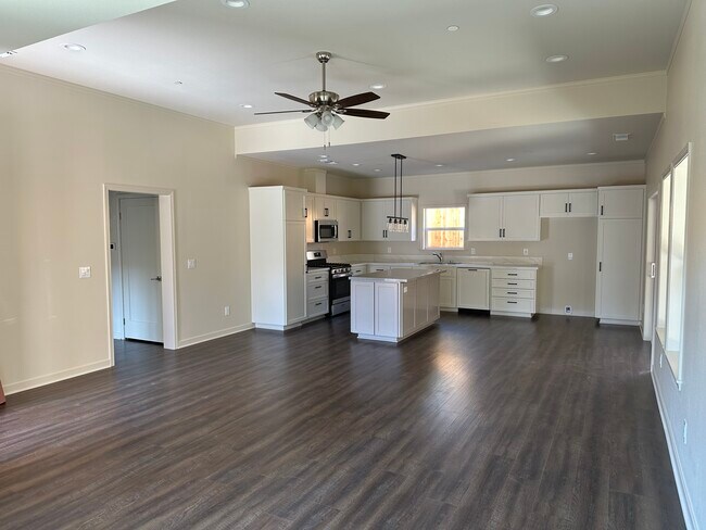 Kitchen - 222 N Minnesota Ave