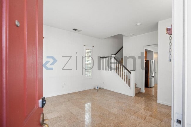 Building Photo - Unit