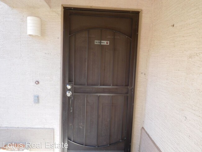 Building Photo - 3 br, 2.5 bath House - 1529 S Halsted Dr.