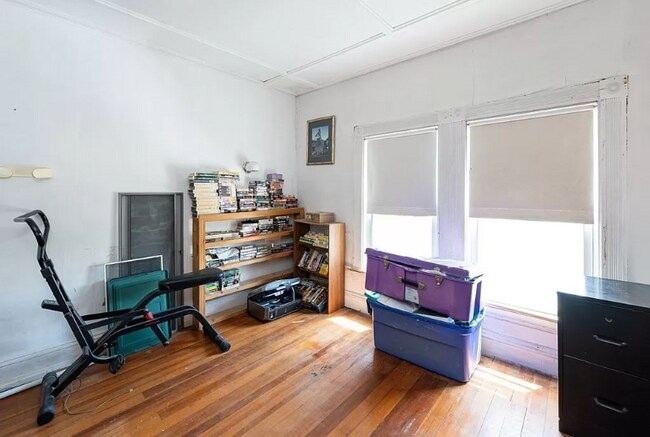 Building Photo - 129 Essex Ave