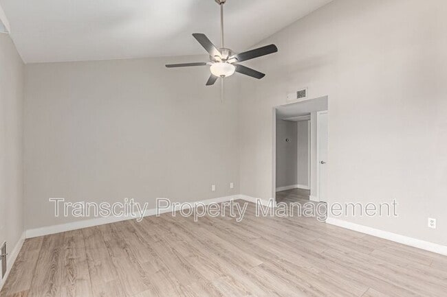 Building Photo - 10610 S 48th St