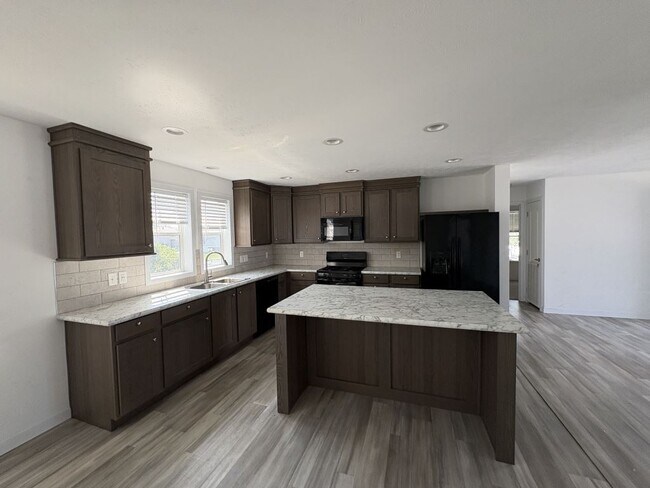 Building Photo - 19 Swallow Ln