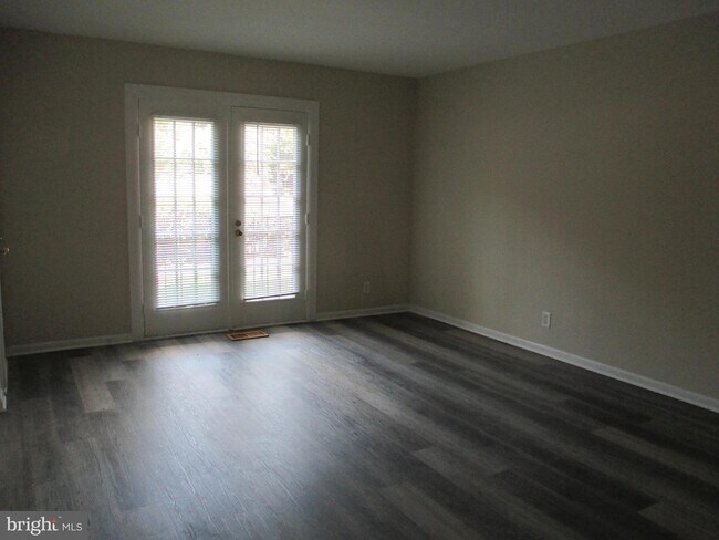 Foto del edificio - 2501A S Walter Reed Dr