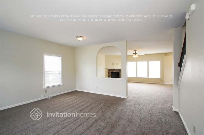 Foto del edificio - 329 Zander Woods Ct