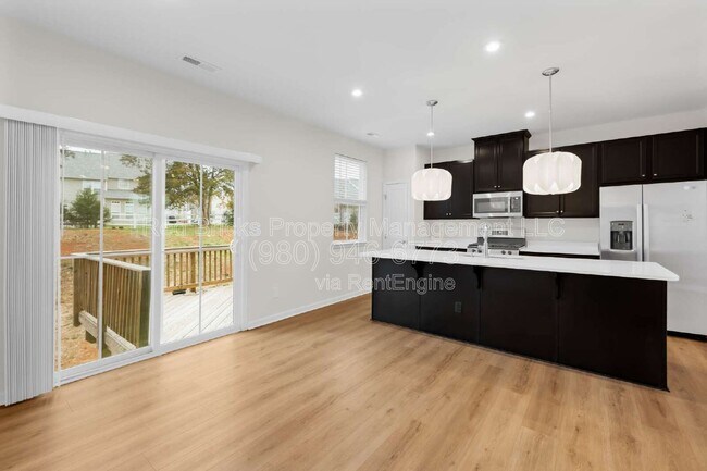 Foto del edificio - 2620 Grantham Place Dr