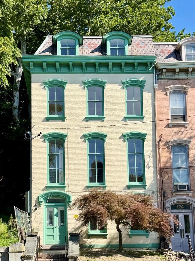 Building Photo - 176 South St