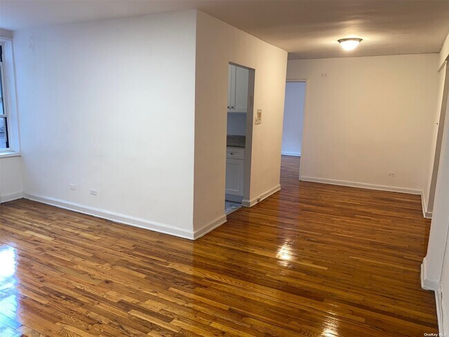 Foto del edificio - 62-59 108th St
