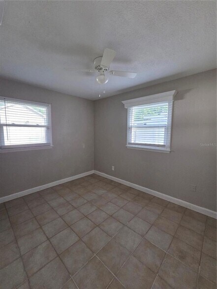 Foto del edificio - 835 Golden Isle Dr