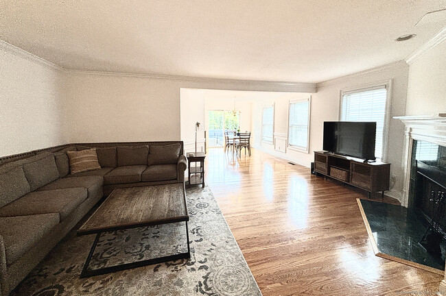 Foto del edificio - 381 S Pine Creek Rd