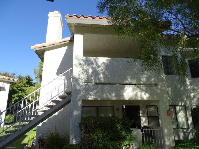 Foto del edificio - 2 Bedroom Condo In The Lakes Community