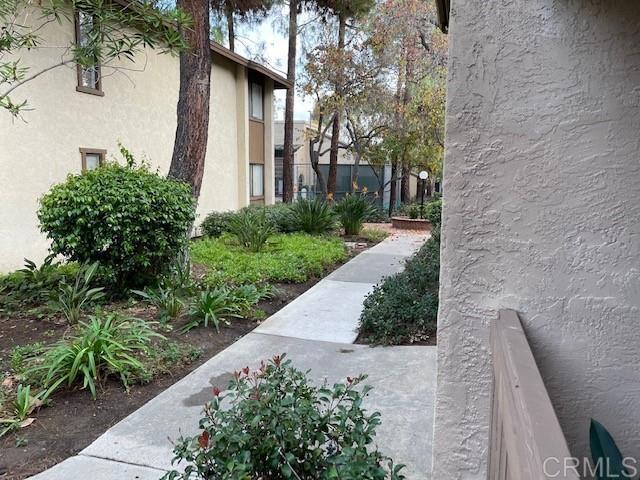 Foto del edificio - 10246 Black Mountain Rd