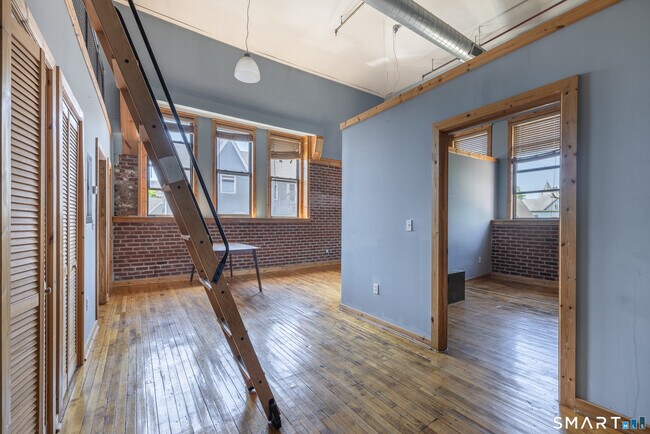 Foto del edificio - 325 Myrtle Ave