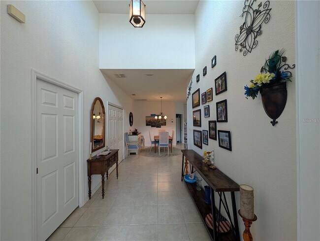 Building Photo - 4480 Strathmore Dr