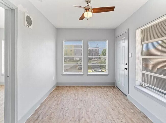 Foto del edificio - 305 Roberts St