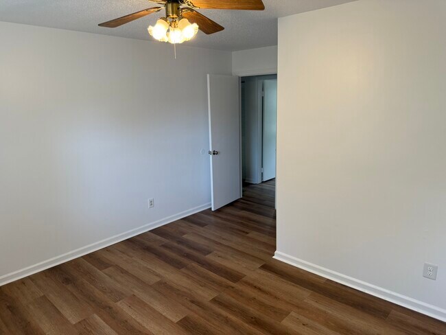 Building Photo - 3784 Strathmoor Cir