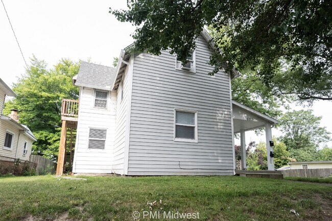 Building Photo - 831.5 S Webster St