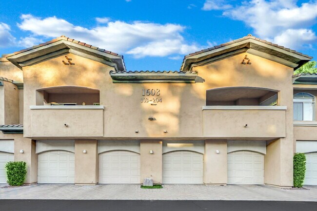 Foto del edificio - Experience Las Vegas in style and comfort with this beautiful first-floor 3-bedroom condo