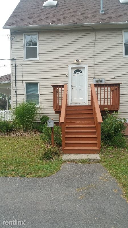 Foto del edificio - 3 br, 1 bath Apartment - 143 Middle Tpke East