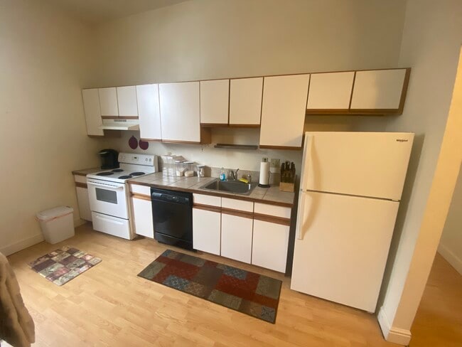 Kitchen - 432 S Pacific Ave