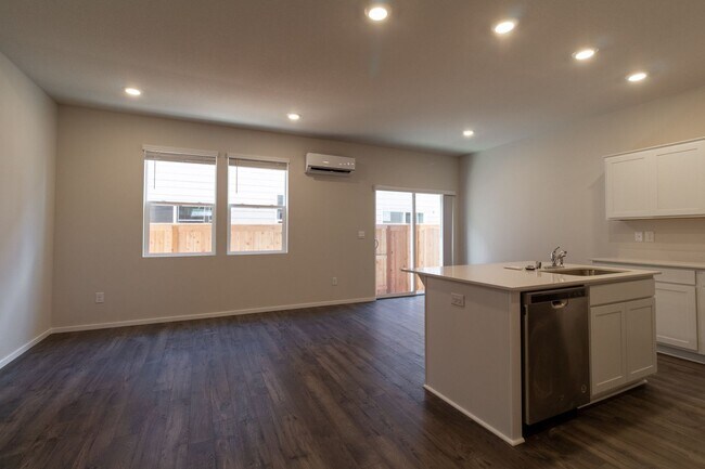 Foto del edificio - Beautiful  3 Bedroom 2.5 bathroom Townhouse-Battle Ground School District