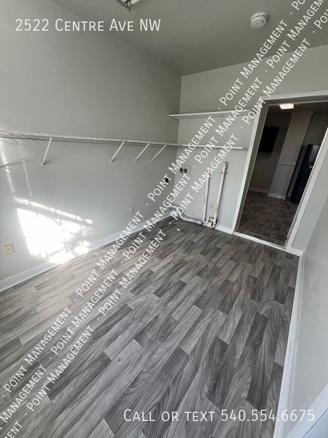 Building Photo - Endearing Single Family Home! (PLEASE EXCU...