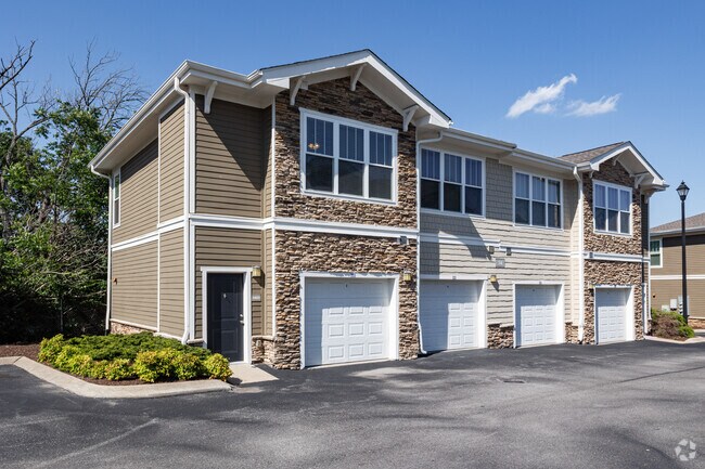 Casas de transporte con garajes dobles - Grand Oak at Town Park