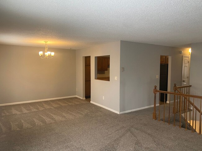 Building Photo - 3 Bedroom 2 bath Twinhome