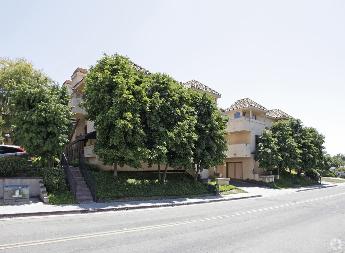 Building Photo - 6025-6033 Estelle St
