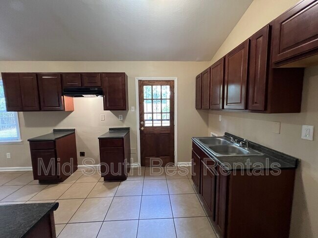 Building Photo - 2484 Monette Ave